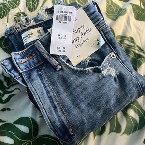 ABERCROMBIE & FITCH super skinny ankle high-rise jeans (NWT)
